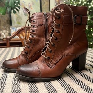 Clarks leather boots 8.5